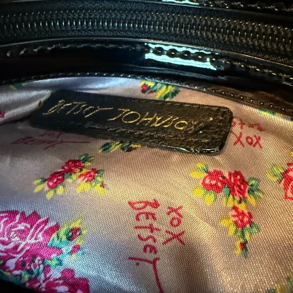 Betsey Johnson Floral Lined Black Handbag - Picture 3 of 6